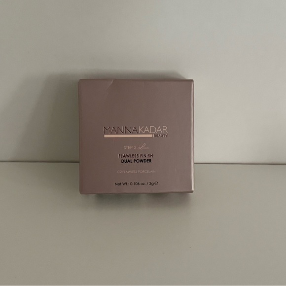MANNA KADAR COSMETICS | Flawless Finish Dual Powder in C2 - Picture 6 of 7